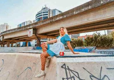 如何在2025年找到能真正支持多窗口播放的手机播放器